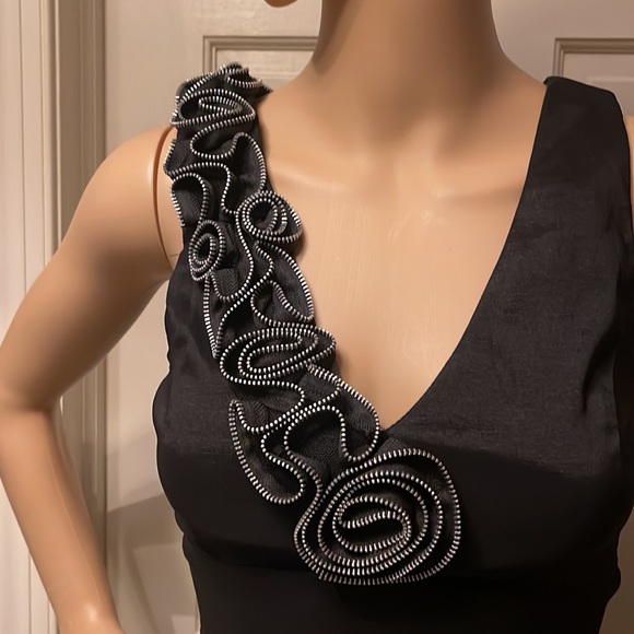 Black BodyCon dress with gorgeous Zipper rosette detail. - Picture 2 of 4